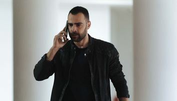 În goana după a-ți captura dușmanul, riști să nu mai vezi pe cine ți-ai păstrat aproape. De la 20:30, ai Clanul pe PRO TV