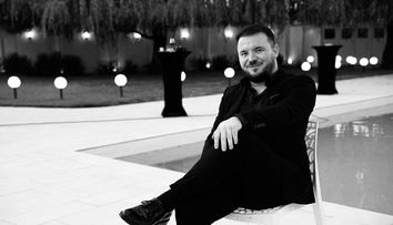 Fratele lui Mile Povan, declarații sfâșietoare! Cum a fost găsit regretatul artist, fără viață, în locuința lui: „Nu a mai putut sta în picioare de rău”