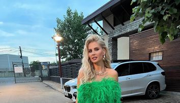 Andreea Bănică, traumatizată de comportamentul influențat de băutură al tatălui său: „A fost violent cu toate”. Prin ce chinuri a trecut artista