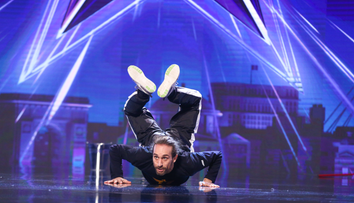 Sebastian Petrașcu a ridicat în picioare juriul și publicul cu momentul său de la Românii au Talent