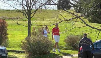 Fostul președinte Klaus Iohannis, un împătimit al golfului! Joacă împreună cu soția sa în fiecare săptămână