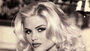 Fiica fostei vedete Playboy Anna Nicole Smith, manechin la numai 6 ani. Cea mica ii mosteneste frumusetea: FOTO