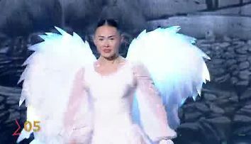 Românii au talent 2025, semifinala 1: Isabel Ioniță Budnaru, un înger pogorât pe scenă. Momentul artistic a fost aplaudat intens: ”Vreau să o felicit pe mama ta”