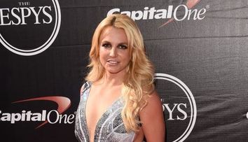 Are aparitii impecabile pe scena, dar face sacrificii. Cum arata Britney Spears dupa o zi de repetitii