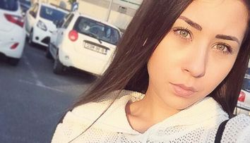 Pe Nicole Cherry o stie toata lumea, insa putini au vazut-o pe sora ei. Vezi cat de frumoasa este Carla Ghinea