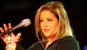 Noi detalii șocante ies la iveală. Lisa Marie Presley, abuzată ani la rând de iubitul mamei sale: 