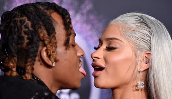 Parcă turnau un film XXX. Cine sunt artiștii care s-au dat în stambă la premiile American Music Awards