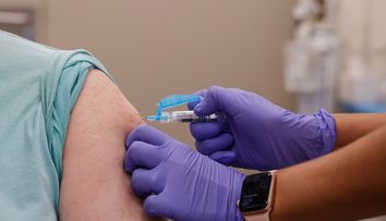 Ce s-a întâmplat cu bărbatul care s-a vaccinat de 217 ori împotriva Covid. Oamenii de știință sunt uimiți