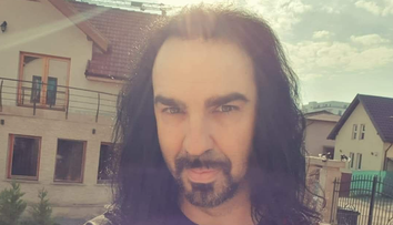 Soția unui artist român de top face senzație la 57 de ani! 
