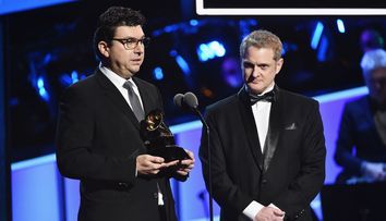 Cine este Şerban Ghenea, canadianul de origine română care a câștigat premiul Grammy în calitate de inginer de sunet al albumului „Midnights” al lui Taylor Swift