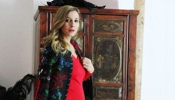 Dana Rogoz isi arata burtica de gravida in lenjerie intima. Cum arata frumoasa blonda insarcinata in sapte luni