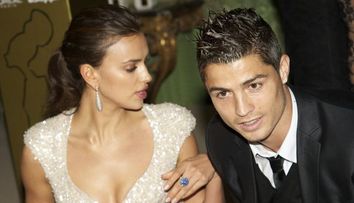 Cristiano Ronaldo, la plimbare cu fiul sau. Vezi cat de simpatic e pustiul: FOTO