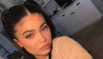 Zeita machiajului pe Instagram, dar cand isi da fardurile jos, de nerecunoscut. Adevarul despre chipul lui Kylie Jenner