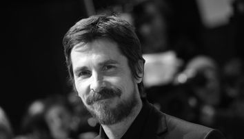 Împăcare istorică în familia lui Christian Bale. Actorul a fost iertat de mama și de sora lui