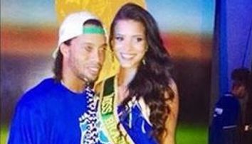Ronaldinho are o relatie cu una dintre cele mai frumoase femei din lume. Dupa ce si-a corectat defectul, 