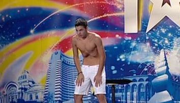 Rares Deac si-a incordat muschii stomacului pe muzica, la “Romanii au talent”