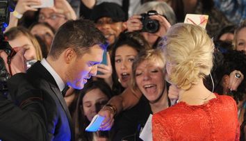 Michael Buble, cel mai norocos barbat din lume. Sotia lui, o frumusete cum rar intalnesti. E imposibil sa-i gasesti un defect