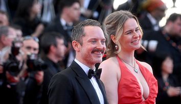 Elijah Wood, Frodo din „Stăpânul inelelor”, și soția sa au atras toate privirile prin chimia lor evidentă pe covorul roșu de la Festivalul de Film de la Cannes. „Uitați-vă la el cum o privește!”
