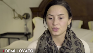 Fara machiaj, fara haine, fara retus. Demi Lovato a pozat nud pentru revista Vanity Fair