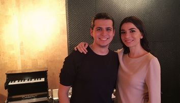 Finalistul sezonului sase Vocea Romaniei, Alex Musat, este invitatul Alexandrei Usurelu la TNB