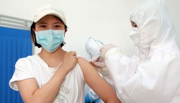 Chinezii au două vaccinuri anti-coronavirus pe care vor să le testeze pe studenți