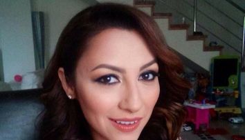 Andra, intr-o imagine de peste 60.000 de like-uri. Vedeta s-a fotografiat alaturi de parintii ei. Uite cat de bine seamana cu mama ei