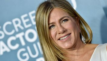 Cum arată fotografia care i-a înnebunit pe fanii lui Jennifer Aniston: ”Sper că Brad Pitt ți-a dat rochia jos”