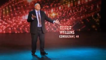 Corporatistul de 48 de ani care a cucerit publicul si juriul <span style=