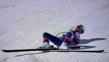 Primele cuvinte rostite de Lindsey Vonn după ce a căzut grav la Jocurile Olimpice de iarnă 2026 de la Milano-Cortina. Ce a strigat printre dinți sportiva după cursa de 12 secunde de pe pârtie