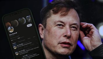 Ce a postat Elon Musk pe Twitter în timp ce lumea spunea că petrece Halloween-ul la Castelul Bran