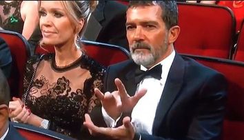 Modul bizar în care Antonio Banderas a aplaudat la Premiile Emmy. Fanii s-au amuzat copios