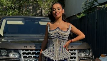 Cum arată Vlăduța Lupău în costum de baie, la șase luni de când a născut al doilea copil. Artista și familia ei au plecat într-o vacanță de lux, în Arabia Saudită