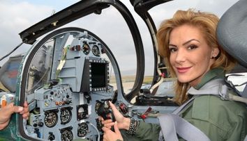 Prima femeie din Romania care va zbura civil cu aeronava MIG21 Lancer: <span style=
