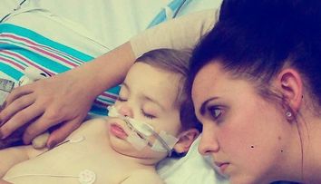 Si-a pierdut baietelul de 2 ani, iar apoi a facut un lucru cu adevarat emotionant. Gestul unei mame te va lasa fara cuvinte