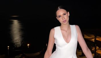 Violeta Bănică și iubitul ei sunt gata să facă pasul cel mare imediat ce aceasta va ajunge în State. Fiica Andreei Marin va pleca la studii peste doar câteva săptămâni: „Dacă ne iubim, logic că o să rezistăm”