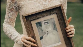 A purtat la propria nunta rochia de mireasa a bunicii sale din 1962. Reactia femeii este emotionanta