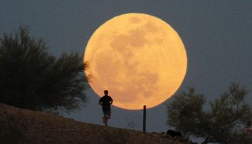 SuperLuna din 23 iunie: Luna plina, mai mare si mai stralucitoare decat in oricare alta noapte din 2013