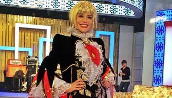 Loredana, asa cum nu o vezi niciodata la TV: complet nemachiata si imbracata in tricou si colanti