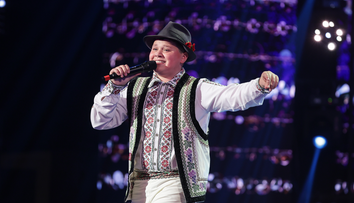 Românii au talent 2023: Oleg Spînu a adus voie bună pe scenă cu momentul său folcloric: 