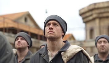 Papillon - perfect pentru iubitorii filmelor cu și despre evadări, cu Charlie Hunnam și Rami Malek în rolurile principale