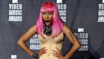 Nicki Minaj, goala sub dus, fara peruca si complet nemachiata. Imaginile pe care toti barbatii le asteptau - FOTO