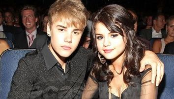 Selena Gomez are urme vizibile de celulita, la numai 18 ani! - FOTO