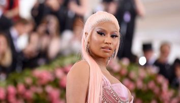 Fanii au blocat un site de încălțăminte datorită unei poze postată de Nicki Minaj. Cu ce era încălțată