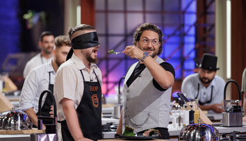 Echipa pierzătoare, din nou în bucătăria Masterchef, pentru proba de degustat. Concureții trebuie să ghicească, legați la ochi, preparatul de sub cloș. Cine le strică socotelile.  ”După alegerea Yasminei, a venit potopul culinar”