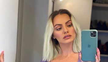 Alexandra Stan, topless pe litoralul românesc! Imaginile cu artista la plajă au ajuns pe internet