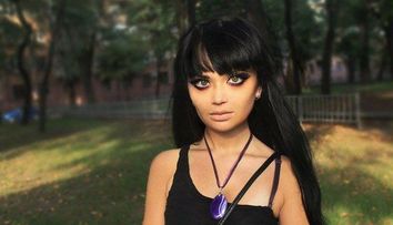 Varianta bruneta a papusii Barbie pretinde ca nu si-a facut nicio operatie estetica. Cum arata rivala Valeriei Lukyanova: FOTO