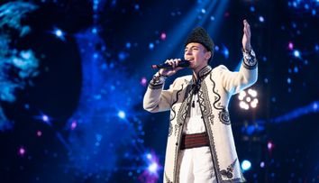 Românii au talent, 3 mai 2024. La doar 17 ani, Camil Atanase a reușit să îi impresioneze pe jurați cu talentul lui muzical. Tânărul este pentru a doua oară pe scena talentelor!