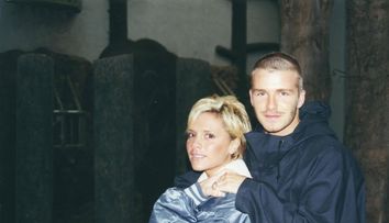 Relația lor durează de 25 de ani. Formează unul dintre cele mai solide cupluri din showbiz. Deși se află în centrul unui scandal de proporții cu fiul și nora lor, cei doi nu uită cât de importantă este căsnicia. Cum și-a surprins partenera de viață cel mai șarmant bărbat de la Hollywood de Valentine’s Day