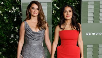 S-a întâmplat imposibilul! Salma Hayek, eclipsată la capitolul decolteu de Penelope Cruz
