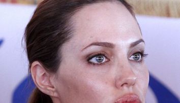 Angelina Jolie, <span style=